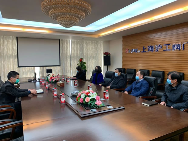 嘉定區人大常委會副主任王其明走訪調研上海滬工閥門廠（圖1）